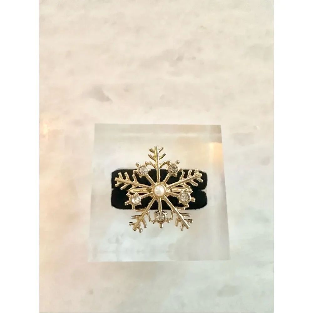 Pearl and rhinestone snowflake adjustable ring